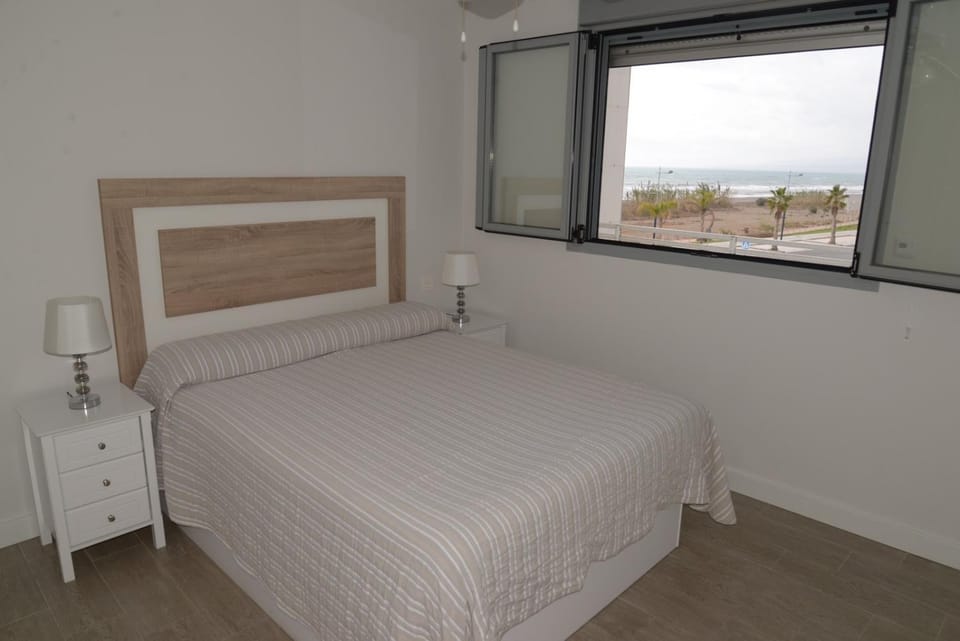 Bed, Photo of the whole room, Bedroom, Sea view