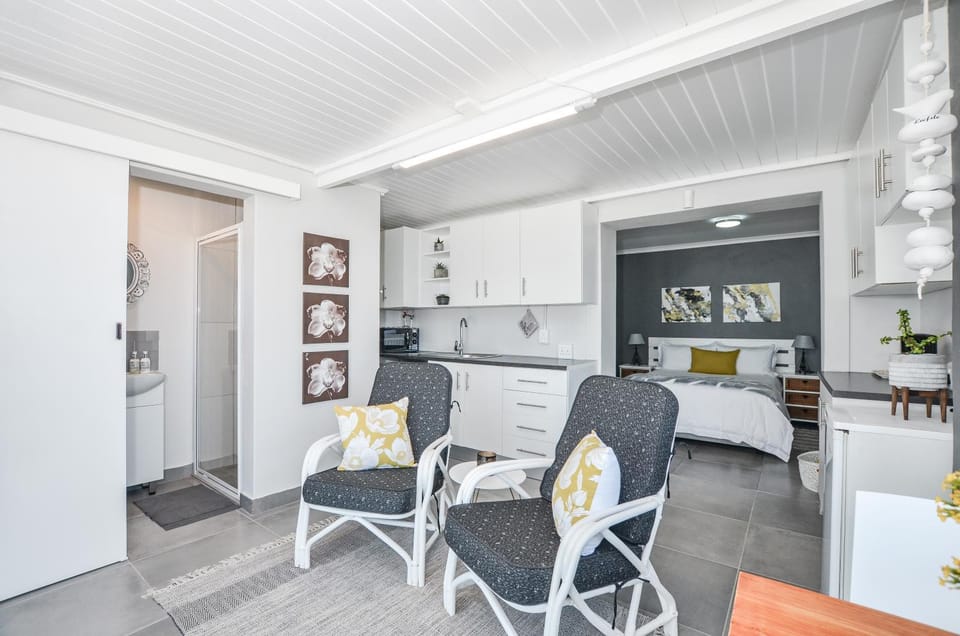 Living room, Bedroom, kitchen