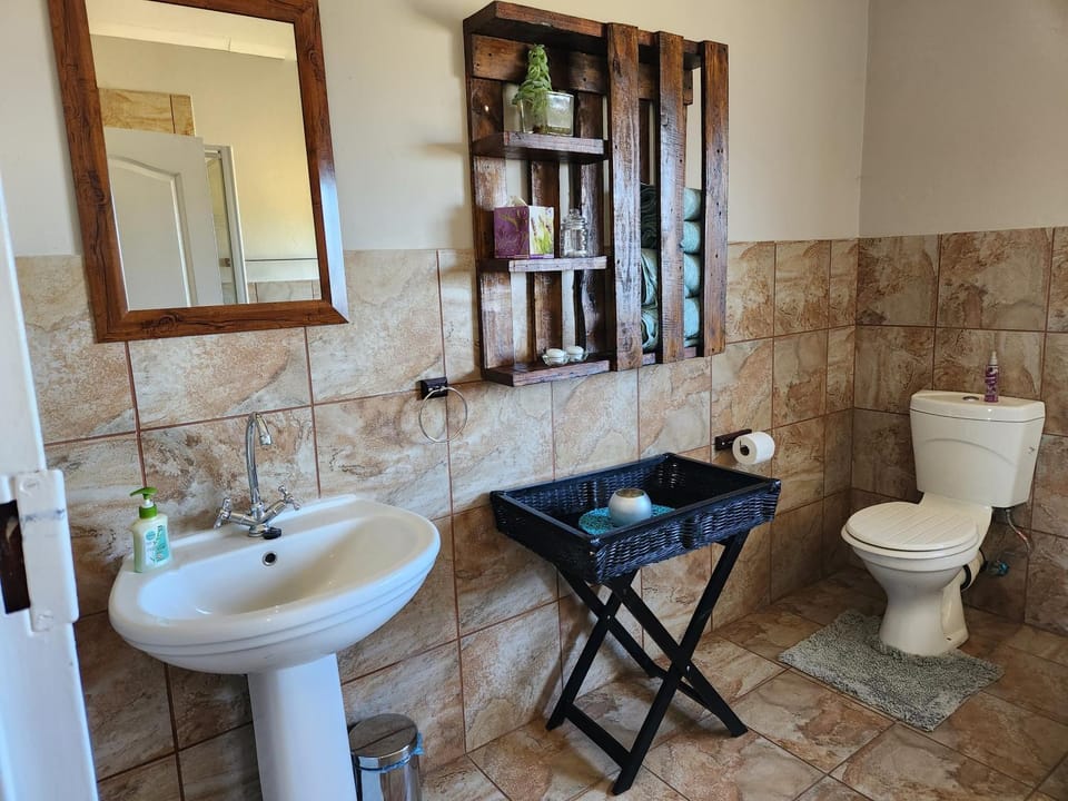 Toilet, Bathroom, towels