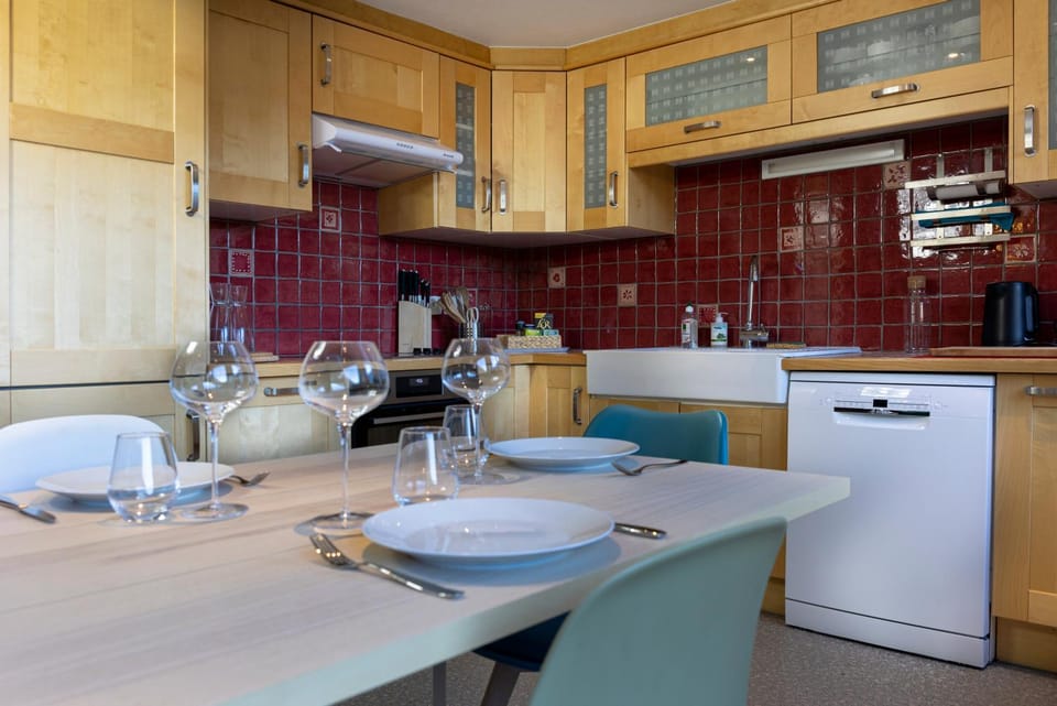 Coffee/tea facilities, Kitchen or kitchenette, Dining area, dishwasher, pet friendly