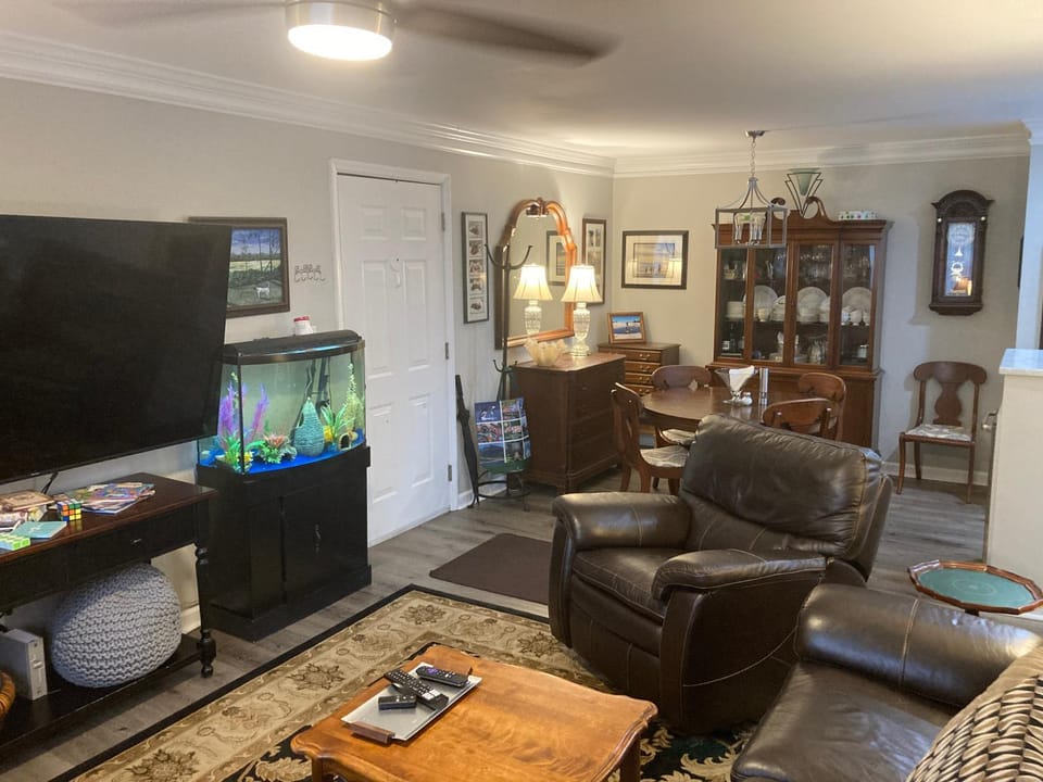 TV and multimedia, Living room, Dining area, fireplace
