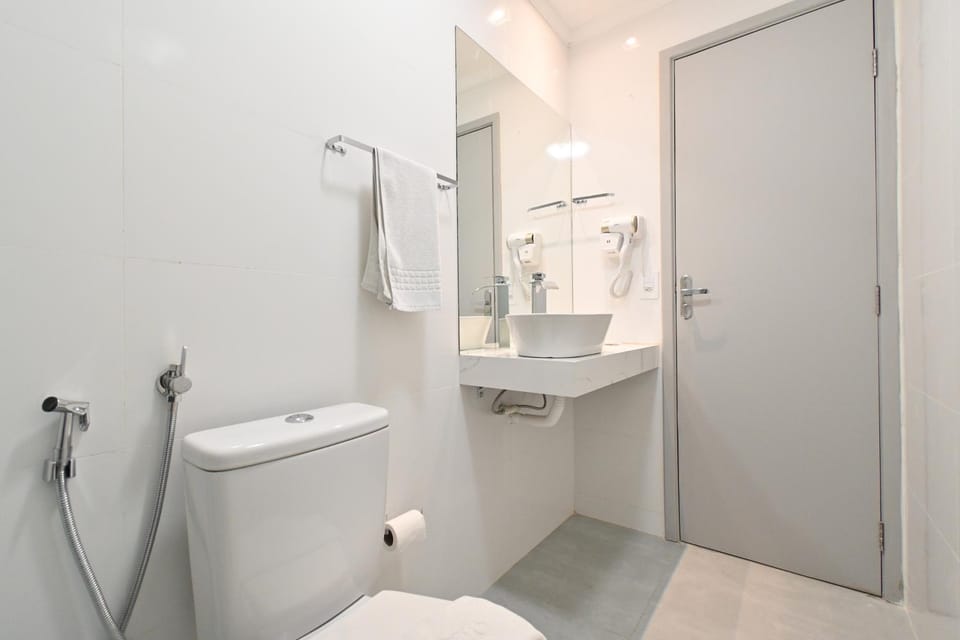 Shower, Toilet, Bathroom, towels