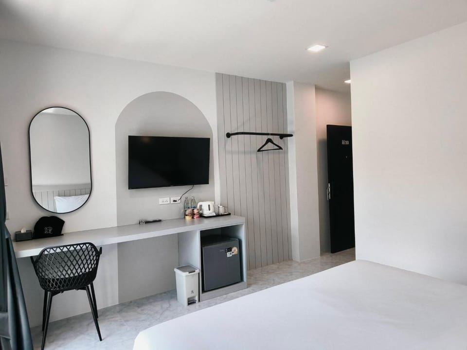 TV and multimedia, Photo of the whole room, minibar