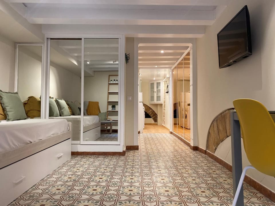 TarracoHomes, TH143 Studio Old Town Apartment in Tarragona