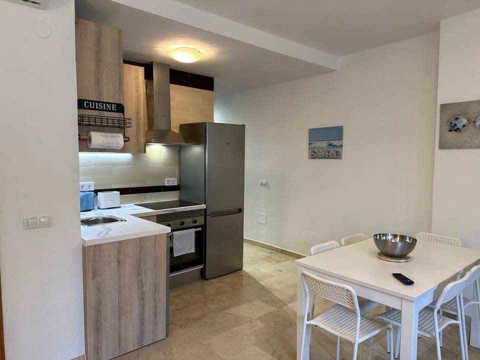 Kitchen or kitchenette, Dining area, dishwasher, minibar, pet friendly, stove