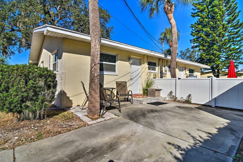 Comfy Dunedin Escape: 1 Block to Main Street! House in Dunedin