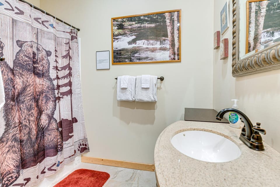 Sweeping Smoky Mountain Views: ‘Bella Vista' Cabin Cabin in Qualla