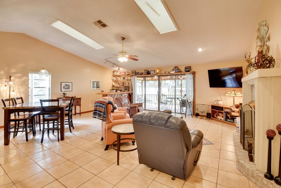 'Pirate Cove' Home in Welaka: Dock & River Access! House in Welaka