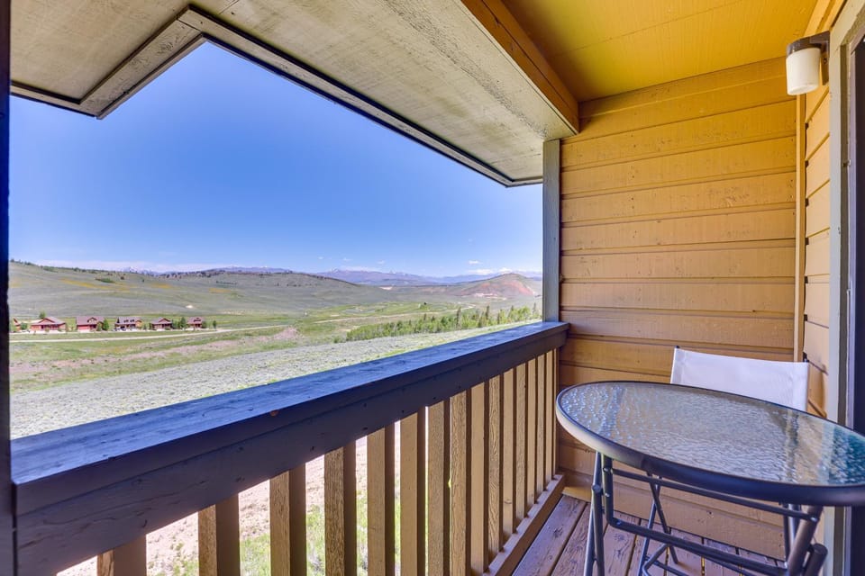 Ski-In/Out Granby Condo w/ Mtn Views + Balcony! House in Granby