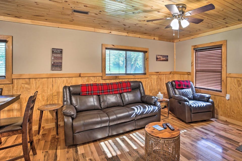 Silver Creek Cabin w/ Hiking < 1 Mi to Town! Cabin in Beattyville