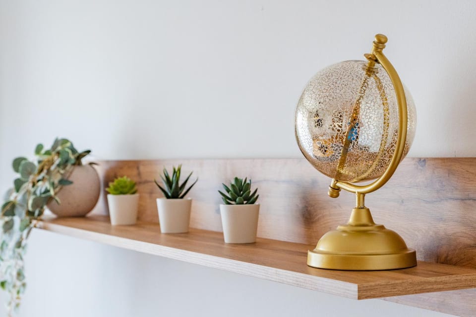 Property building, Decorative detail, Location, heating, internet