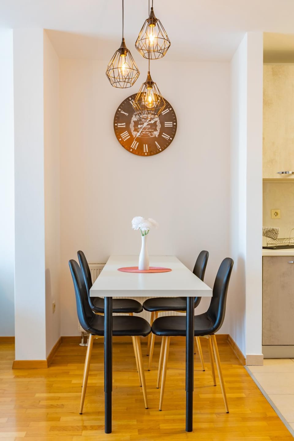 Kitchen or kitchenette, Decorative detail, Seating area, Dining area, heating, internet