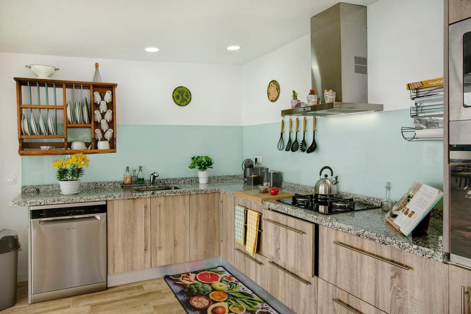 Kitchen or kitchenette, Living room