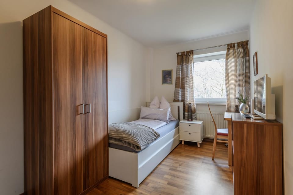 TV and multimedia, Photo of the whole room, Bedroom, wardrobe