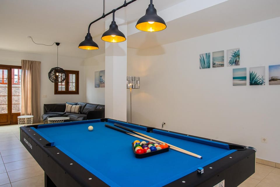 Billiard, Game Room