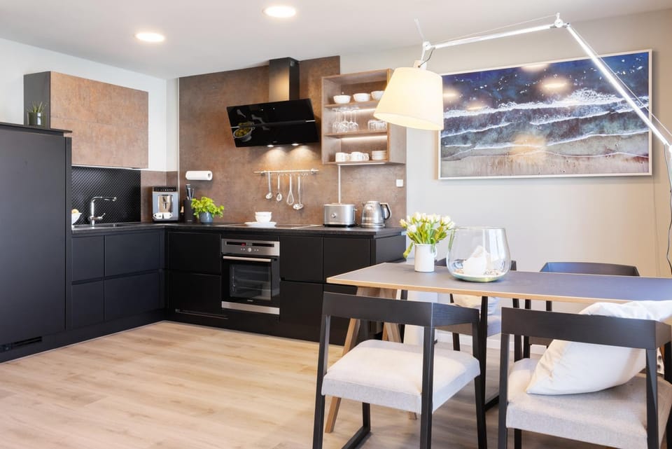 City-Appartment schick, Einzelgarage inkl Apartment in Friedrichshafen