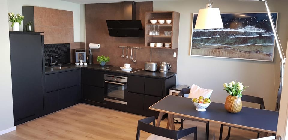 City-Appartment schick, Einzelgarage inkl Apartment in Friedrichshafen