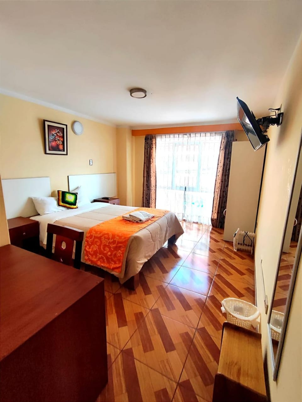Bed, TV and multimedia, heating