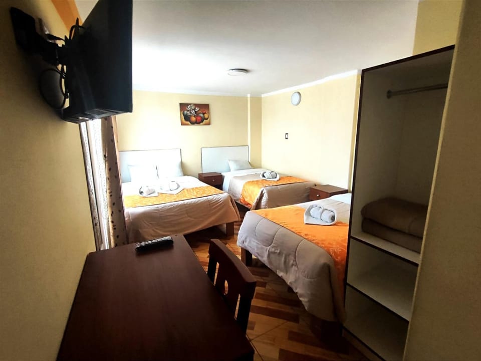 Bed, TV and multimedia, Photo of the whole room, Bedroom, towels, wardrobe