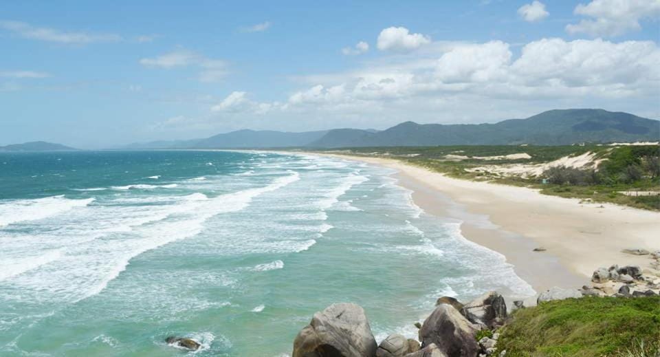 Suite para casal com espaço gourmet, entre mar e lagoa. Vacation rental in Florianopolis