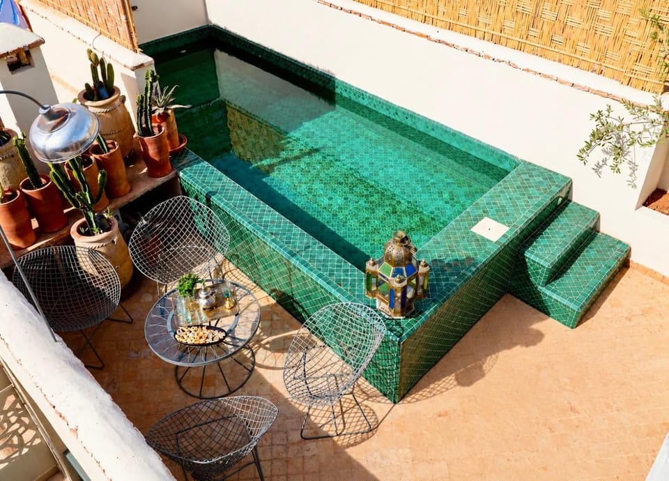 Balcony/Terrace, Pool view, Swimming pool, Swimming pool, sunbed