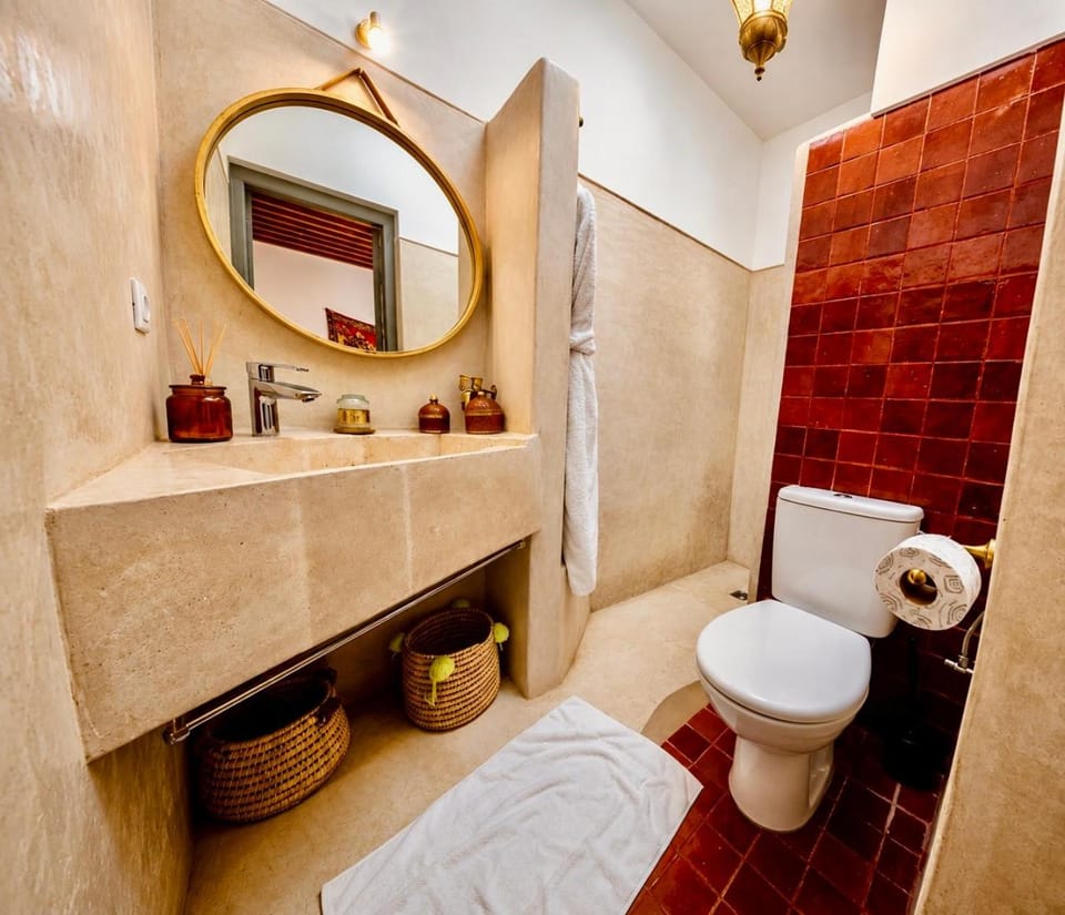 Toilet, Bathroom, towels
