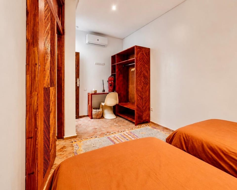 Bed, Photo of the whole room, Bedroom