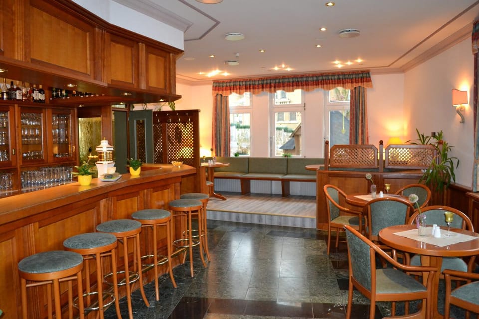 Restaurant/places to eat, Communal lounge/ TV room, Lounge or bar