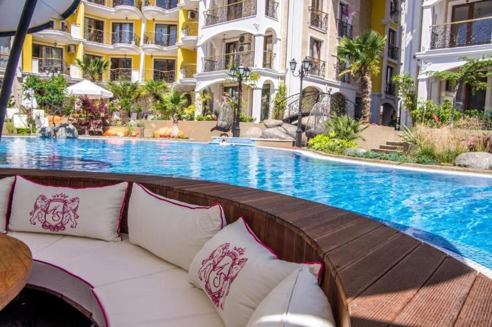 Property building, Swimming pool, Breakfast