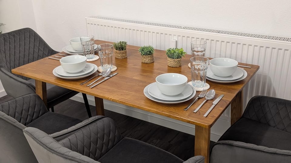 Seating area, Dining area