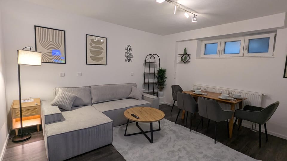 Bed, Living room, Photo of the whole room, Seating area, Dining area