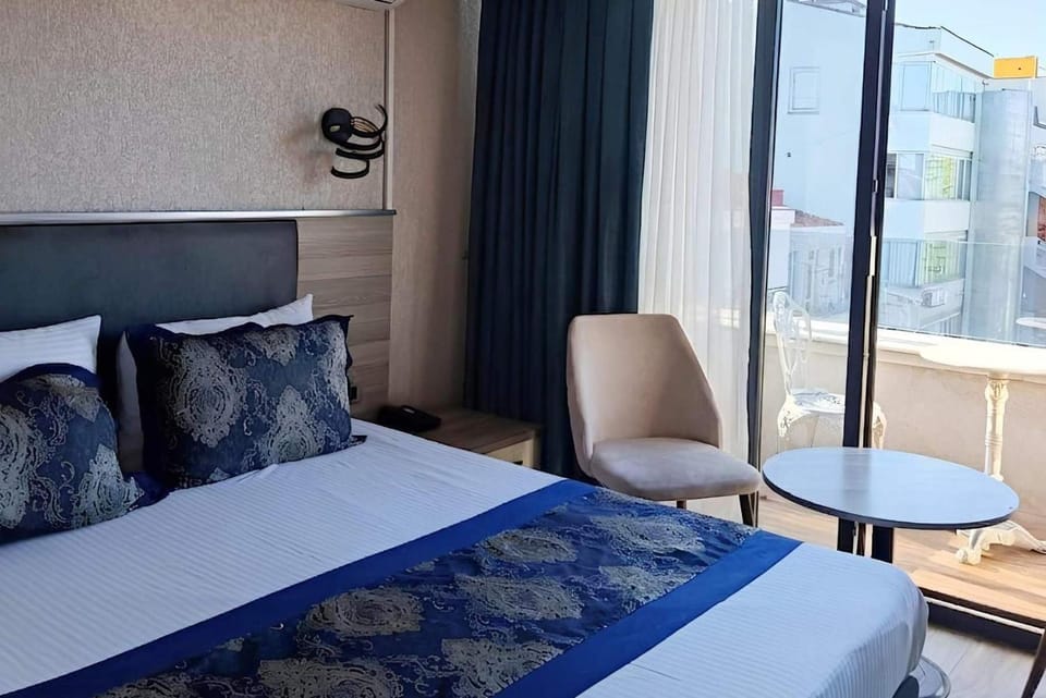 Bed, Balcony/Terrace, Bedroom