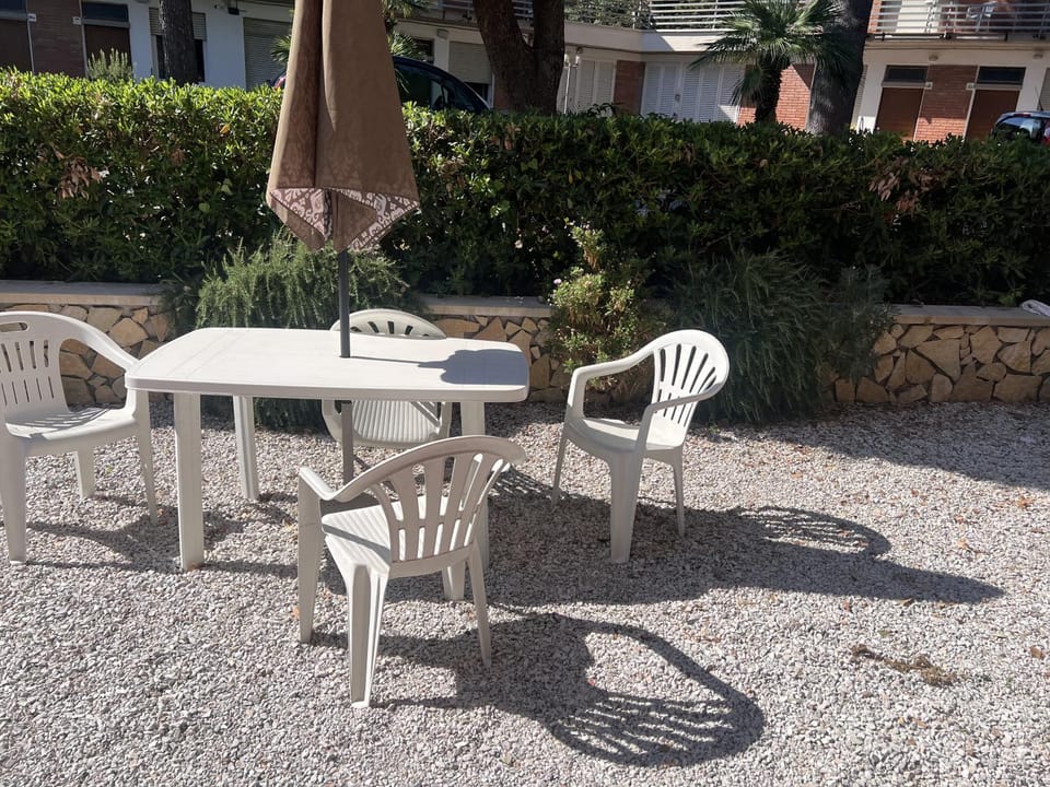 Patio, Dining area