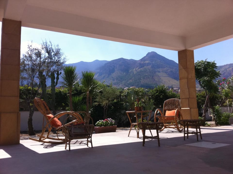 Villa On The Beach Spiaggia Plaia House in Castellammare del Golfo