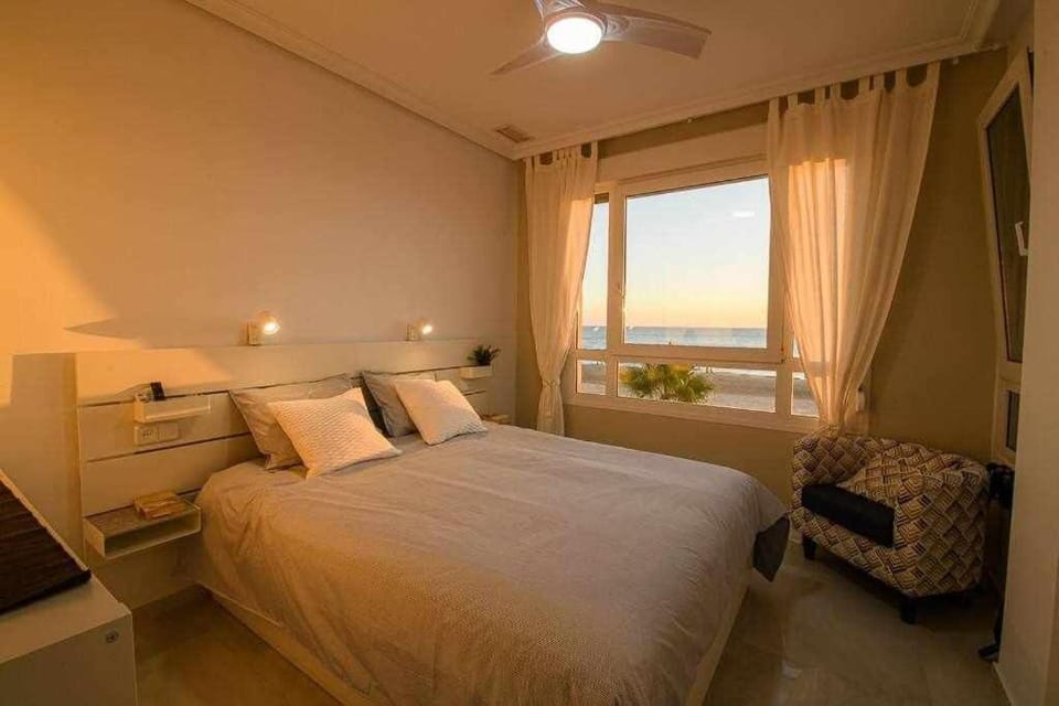 Preciado apartamento con vistas frontales al mar Apartment in Cadiz