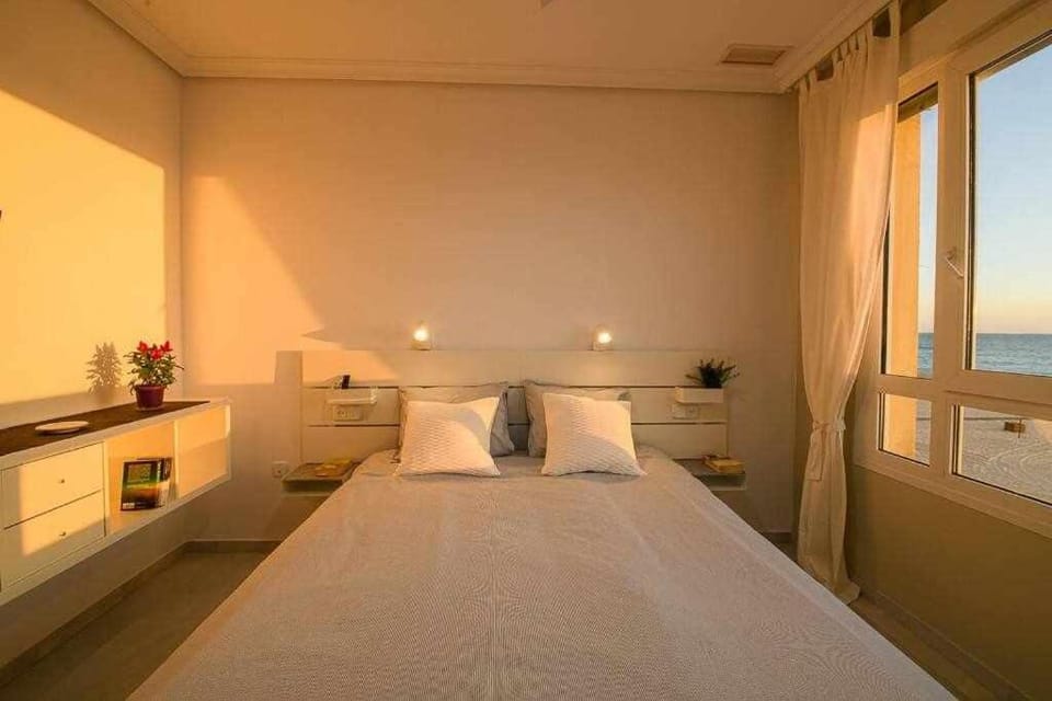 Preciado apartamento con vistas frontales al mar Apartment in Cadiz