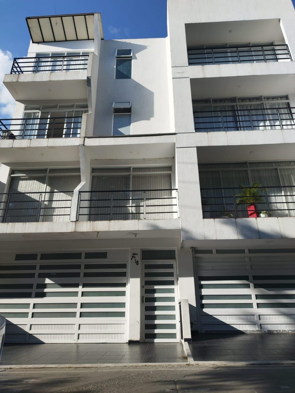 Facade/entrance, Balcony/Terrace