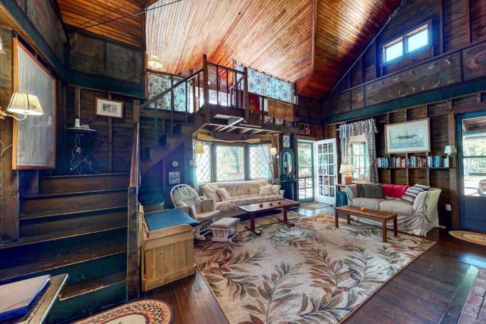 Living room, Seating area