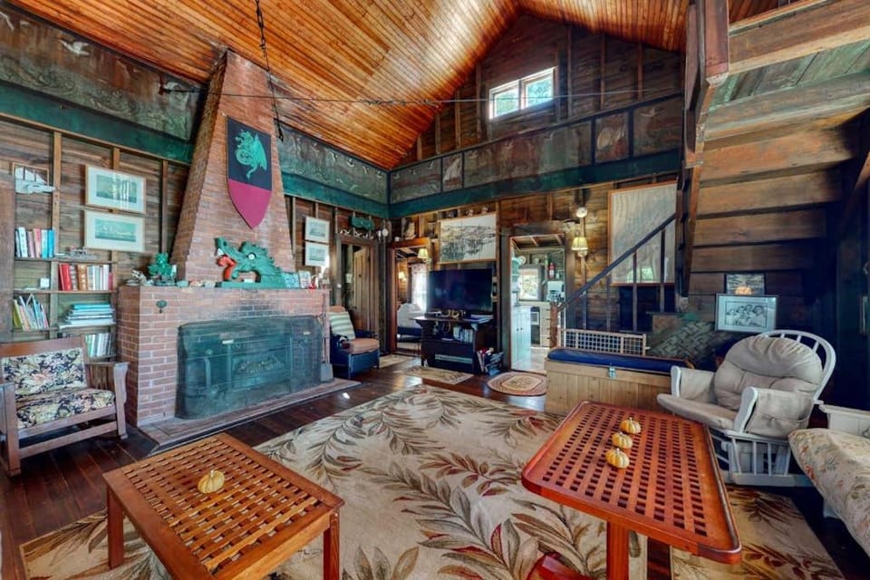 TV and multimedia, Living room, Seating area