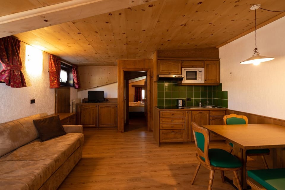 Kitchen or kitchenette, Living room