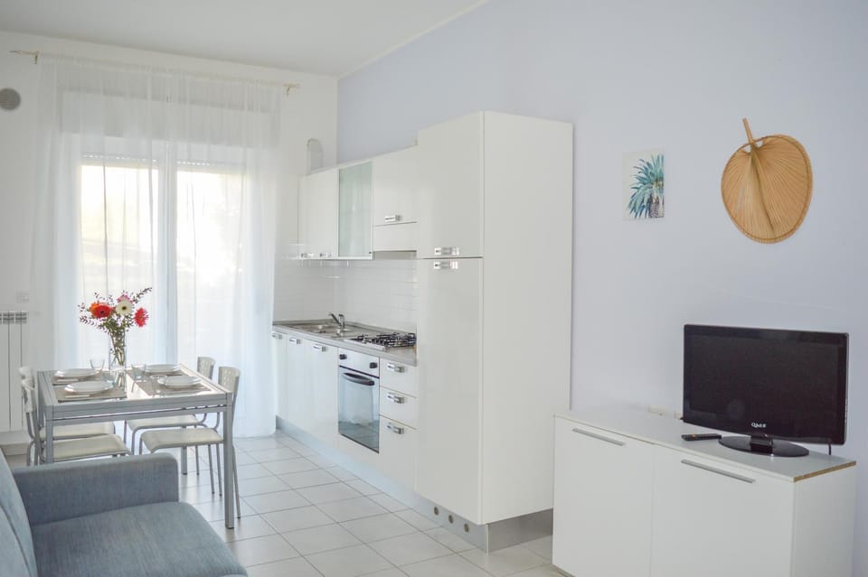 TV and multimedia, Kitchen or kitchenette, Dining area, pet friendly, stove