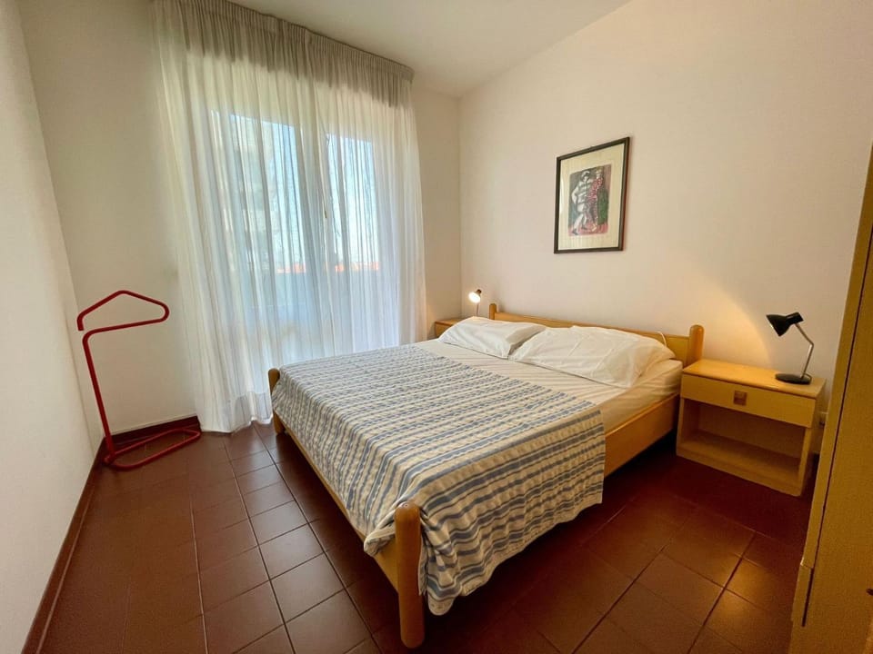 Bed, Decorative detail, Bedroom