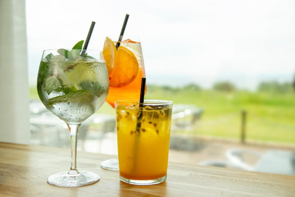 Restaurant/places to eat, Lounge or bar