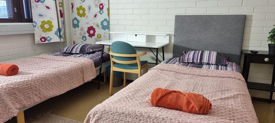 Bed, Bedroom, towels