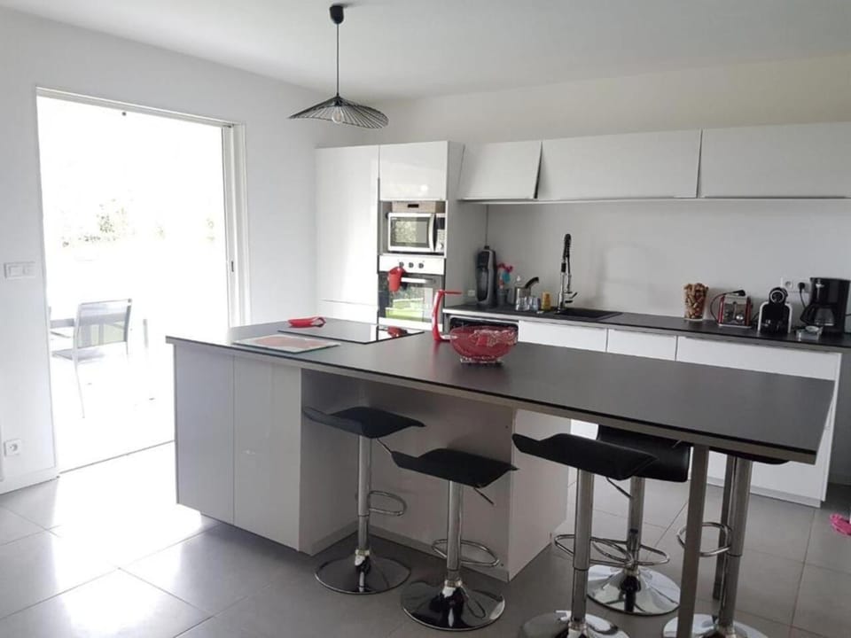 Dining area, oven, stove