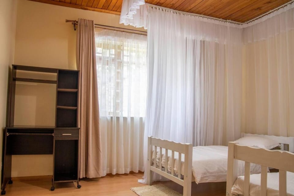 3 Bed House Sleeps 6 - Garden Parking Bbq House in Nairobi