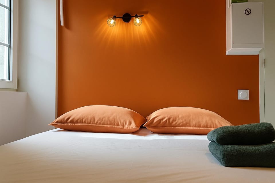 Bed, Photo of the whole room, Bedroom, towels