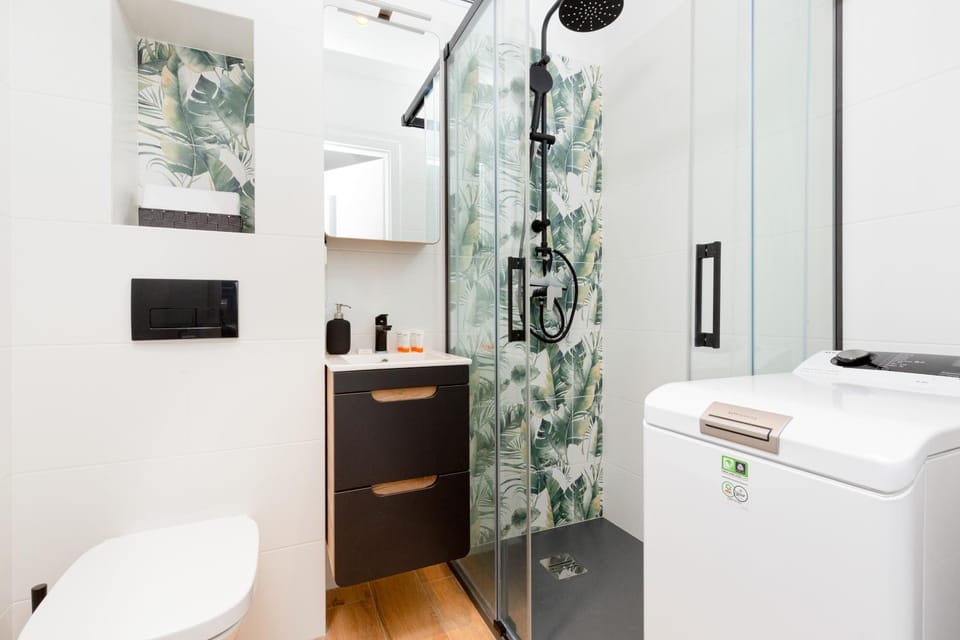Shower, Toilet, Bathroom, washing machine