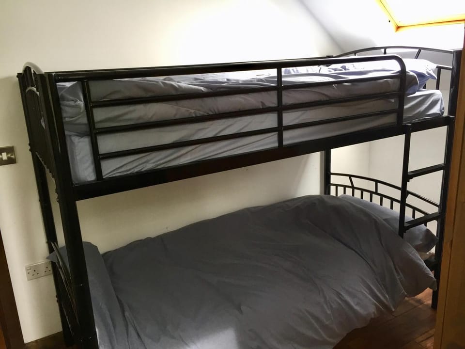 Bedroom, bunk bed