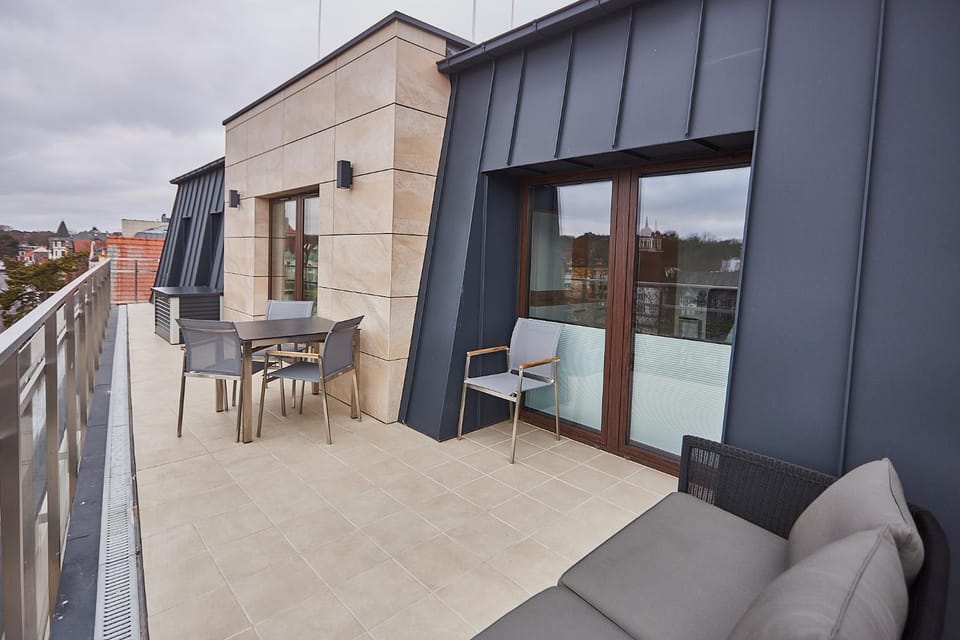 Property building, Balcony/Terrace